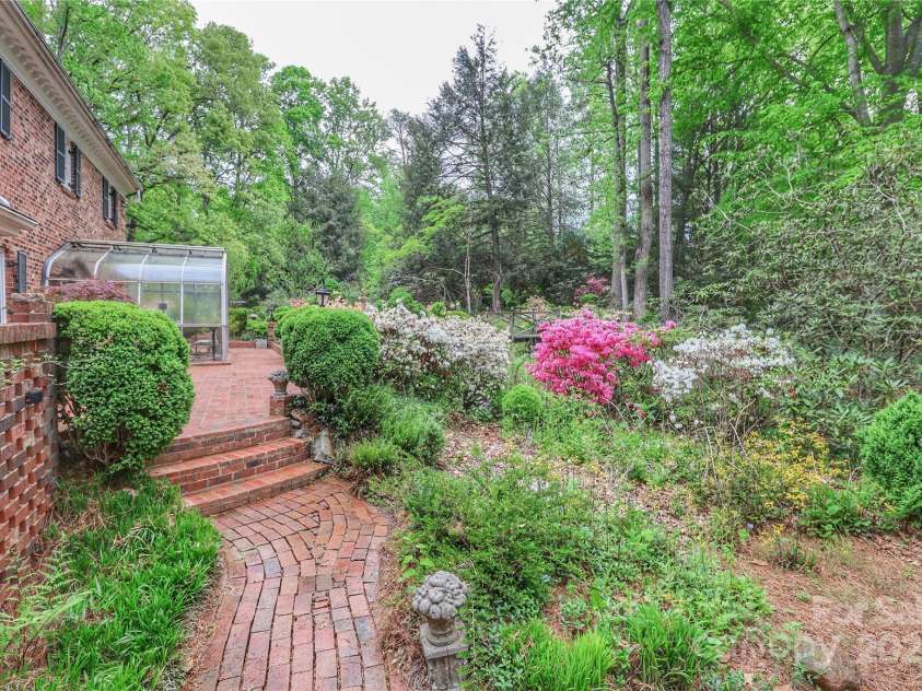 715 Saint Cloud Drive, Statesville, NC 28625.  MLS# CAR4168415, YatesRealty ID 1729. 
