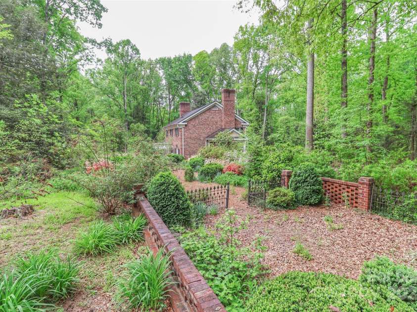 715 Saint Cloud Drive, Statesville, NC 28625.  MLS# CAR4168415, YatesRealty ID 1729. 
