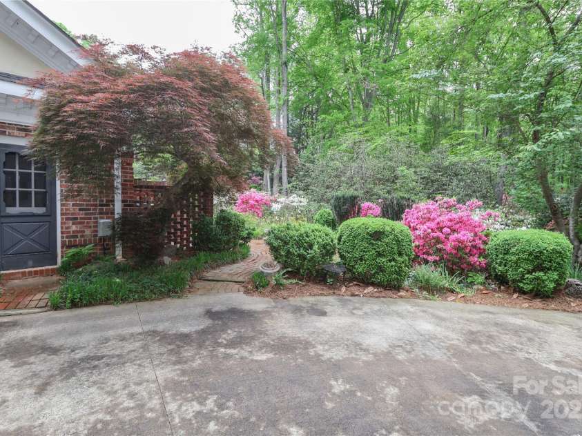 715 Saint Cloud Drive, Statesville, NC 28625.  MLS# CAR4168415, YatesRealty ID 1729. 