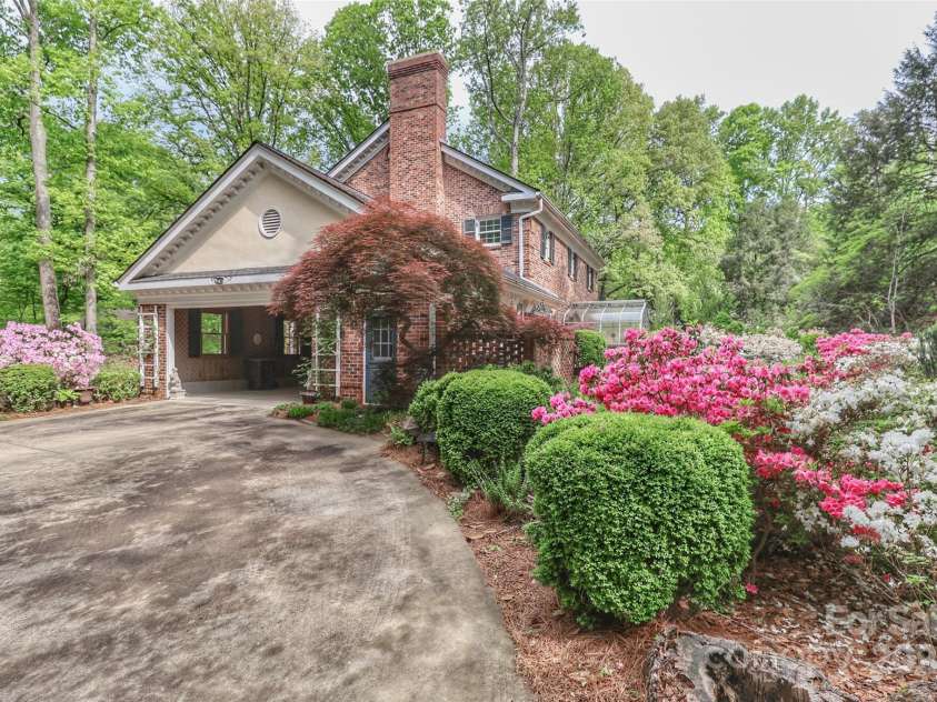 715 Saint Cloud Drive, Statesville, NC 28625.  MLS# CAR4168415, YatesRealty ID 1729. 