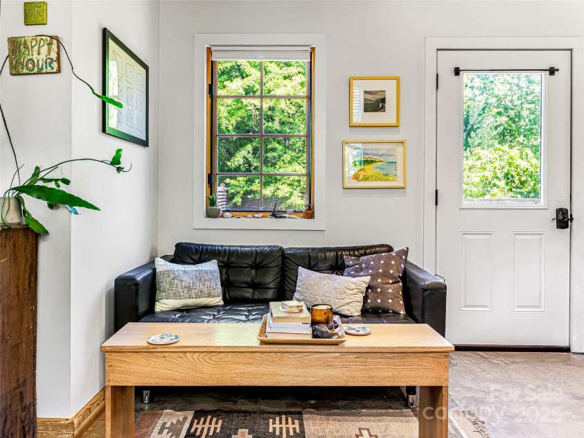 6 Wamboldt Avenue, Asheville, NC 28806.  MLS# CAR4266658, YatesRealty ID 17290. 