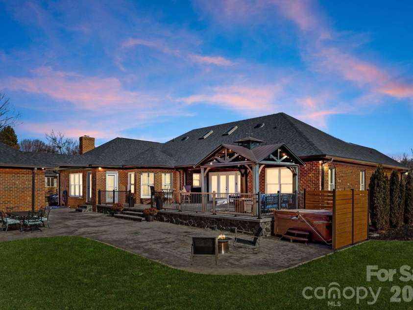 4122 Amarillo Drive, Concord, NC 28027.  MLS# CAR4333530, YatesRealty ID 17291. 