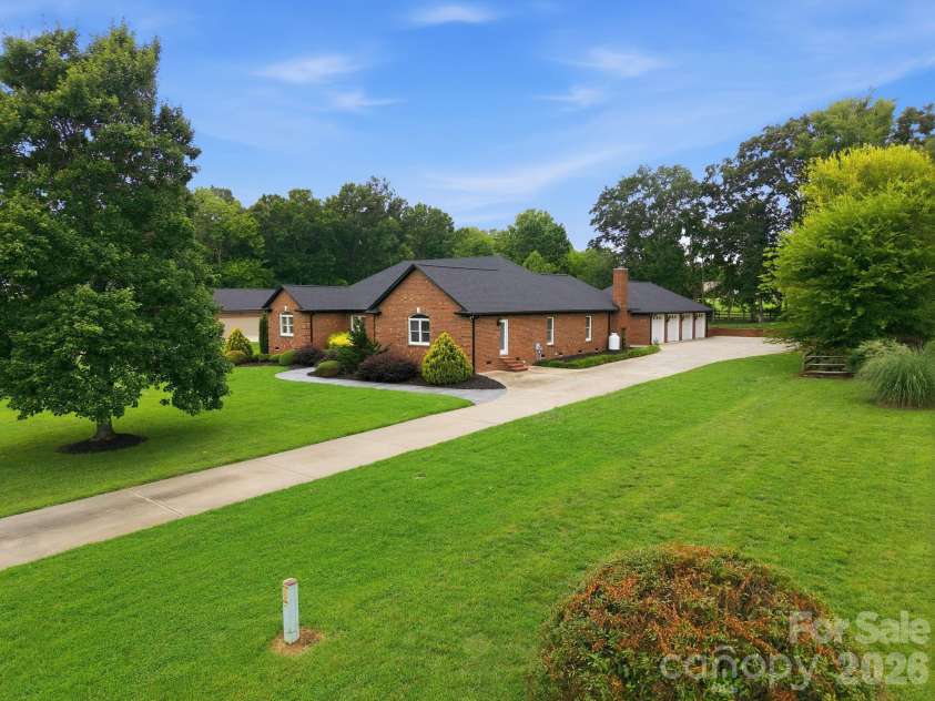 4122 Amarillo Drive, Concord, NC 28027.  MLS# CAR4404191, YatesRealty ID 17291. 3000 SQ FT home plus 4-car garage