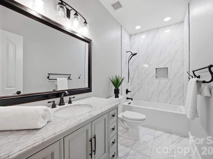 4122 Amarillo Drive, Concord, NC 28027.  MLS# CAR4404191, YatesRealty ID 17291. Hall full bath for bedrooms 3 & 4