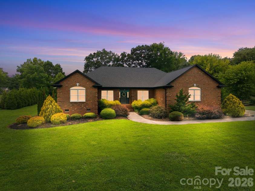 4122 Amarillo Drive, Concord, NC 28027.  MLS# CAR4404191, YatesRealty ID 17291. Welcome Home 1-acre, no HOA