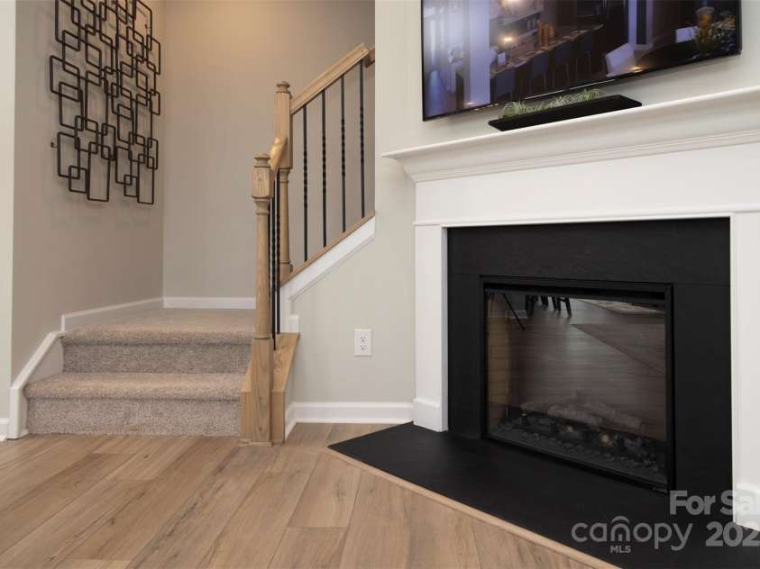 7220 Hodges Meadow Lane, Charlotte, NC 28213.  MLS# CAR4267228, YatesRealty ID 17291. Fireplace