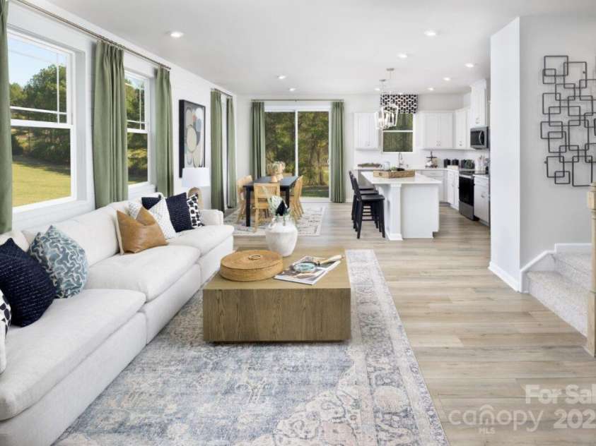 7220 Hodges Meadow Lane, Charlotte, NC 28213.  MLS# CAR4267228, YatesRealty ID 17291. Gathering room