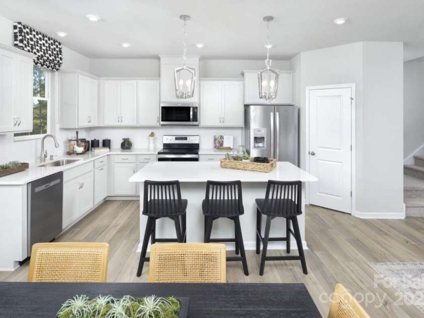 7220 Hodges Meadow Lane, Charlotte, NC 28213.  MLS# CAR4267228, YatesRealty ID 17291. Kitchen