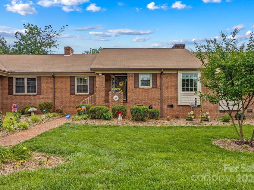 402 Swaim Court, Salisbury, NC 28147.  MLS# CAR4263781, YatesRealty ID 17292. 