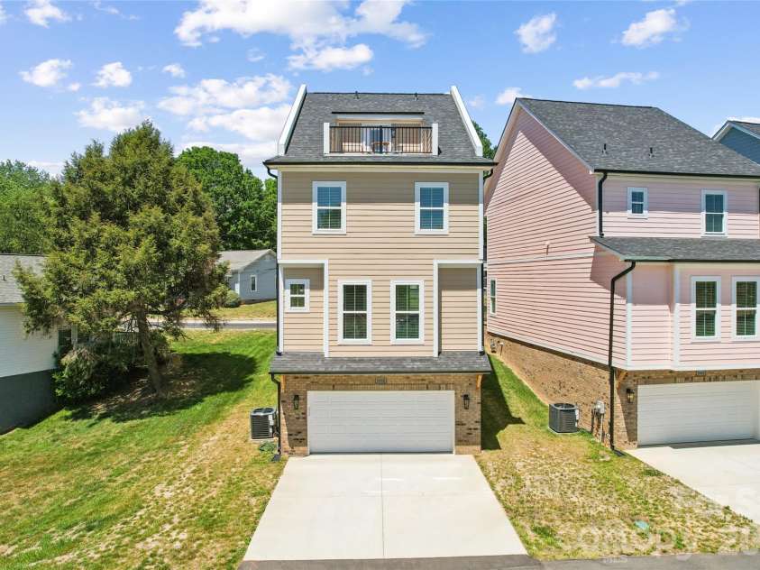 5860 Pittmon Lane, Kannapolis, NC 28081.  MLS# CAR4374434, YatesRealty ID 17292. 3rd floor balcony oasis!