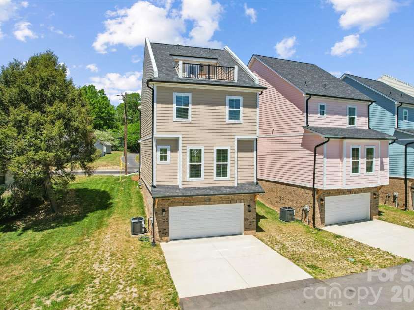 5860 Pittmon Lane, Kannapolis, NC 28081.  MLS# CAR4374434, YatesRealty ID 17292. 5860 Pittmon Lane! 