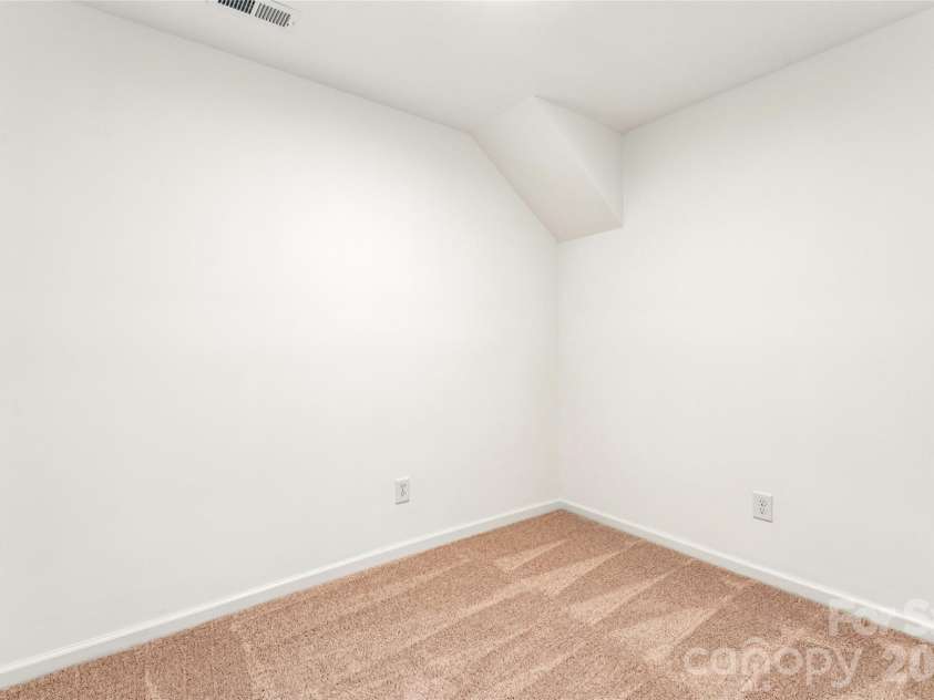5860 Pittmon Lane, Kannapolis, NC 28081.  MLS# CAR4374434, YatesRealty ID 17292. Flex space on top floor