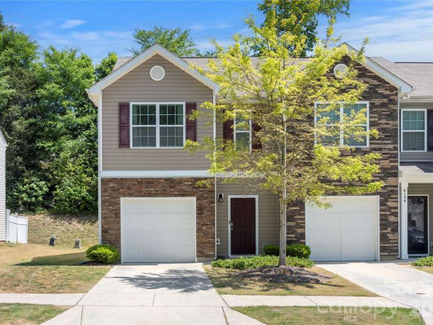 6132 Guildford Hill Lane, Charlotte, NC 28215.  MLS# CAR4373709, YatesRealty ID 17293. 