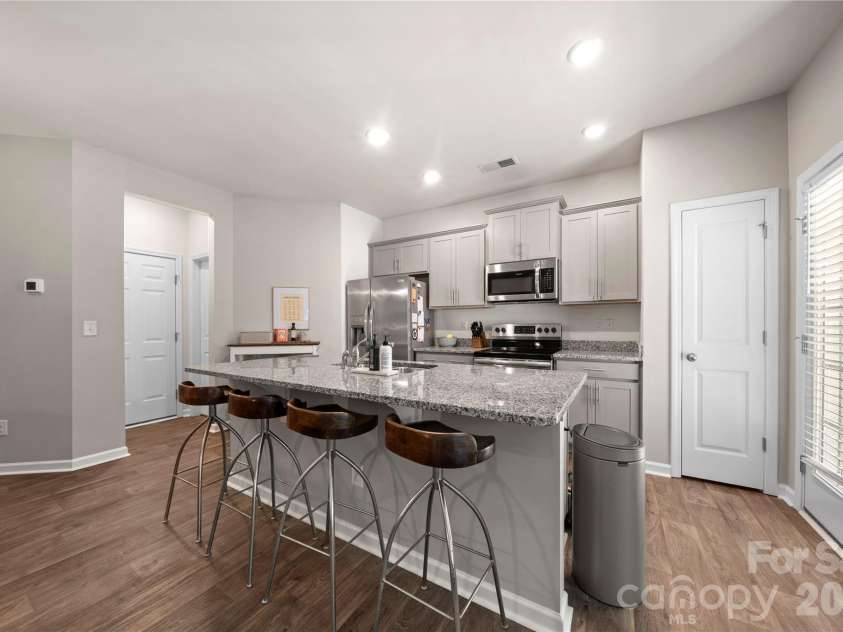 6132 Guildford Hill Lane, Charlotte, NC 28215.  MLS# CAR4373709, YatesRealty ID 17293. 
