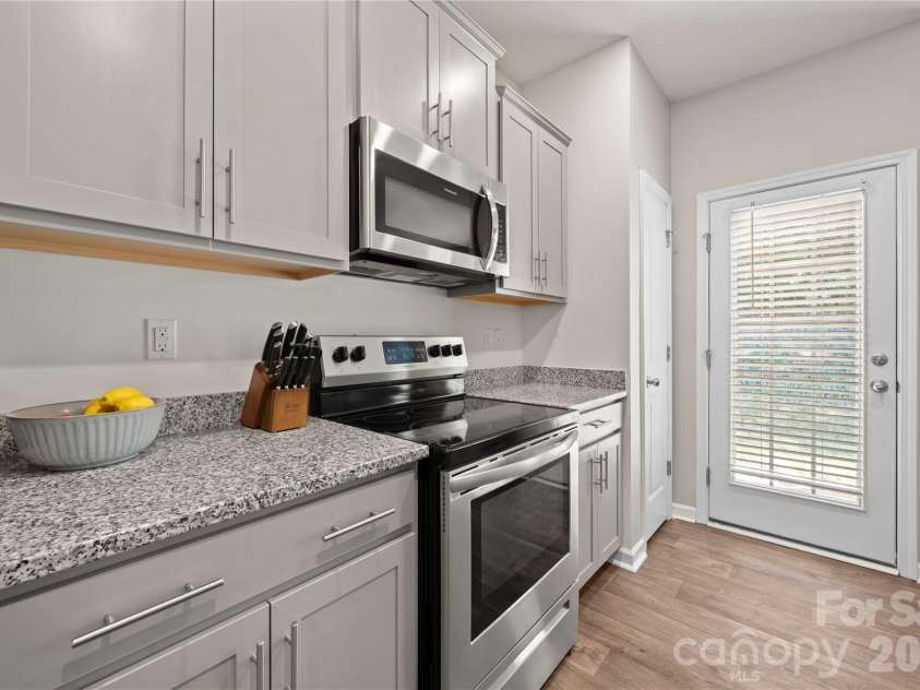 6132 Guildford Hill Lane, Charlotte, NC 28215.  MLS# CAR4373709, YatesRealty ID 17293. 
