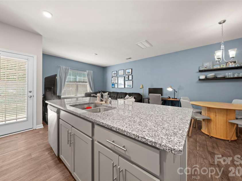 6132 Guildford Hill Lane, Charlotte, NC 28215.  MLS# CAR4373709, YatesRealty ID 17293. 