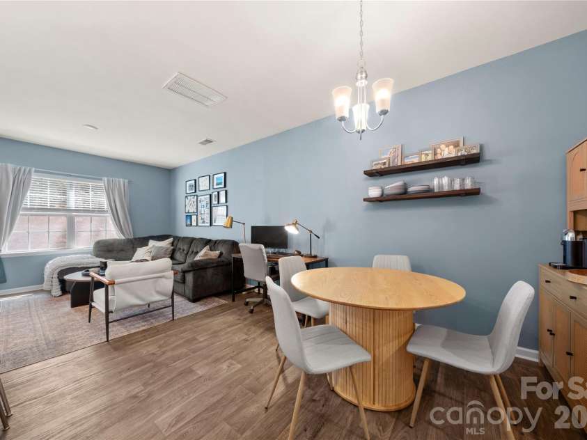 6132 Guildford Hill Lane, Charlotte, NC 28215.  MLS# CAR4373709, YatesRealty ID 17293. 