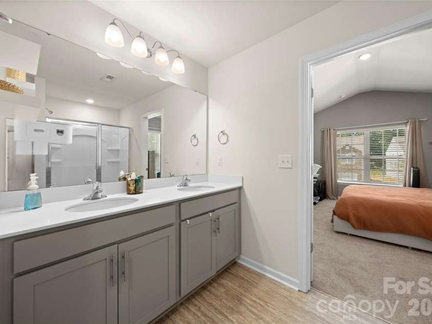 6132 Guildford Hill Lane, Charlotte, NC 28215.  MLS# CAR4373709, YatesRealty ID 17293. 