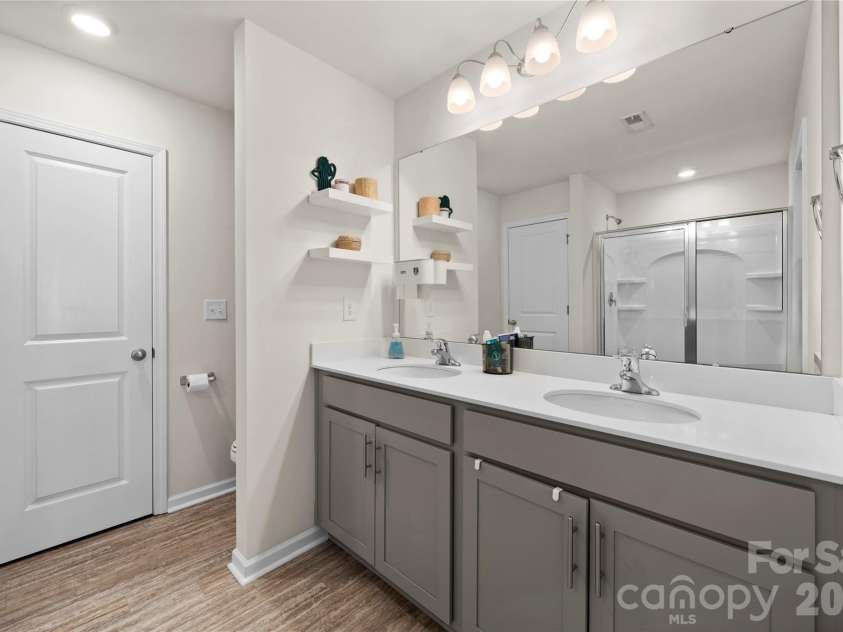 6132 Guildford Hill Lane, Charlotte, NC 28215.  MLS# CAR4373709, YatesRealty ID 17293. 