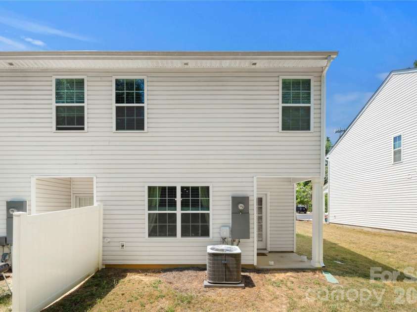 6132 Guildford Hill Lane, Charlotte, NC 28215.  MLS# CAR4373709, YatesRealty ID 17293. 