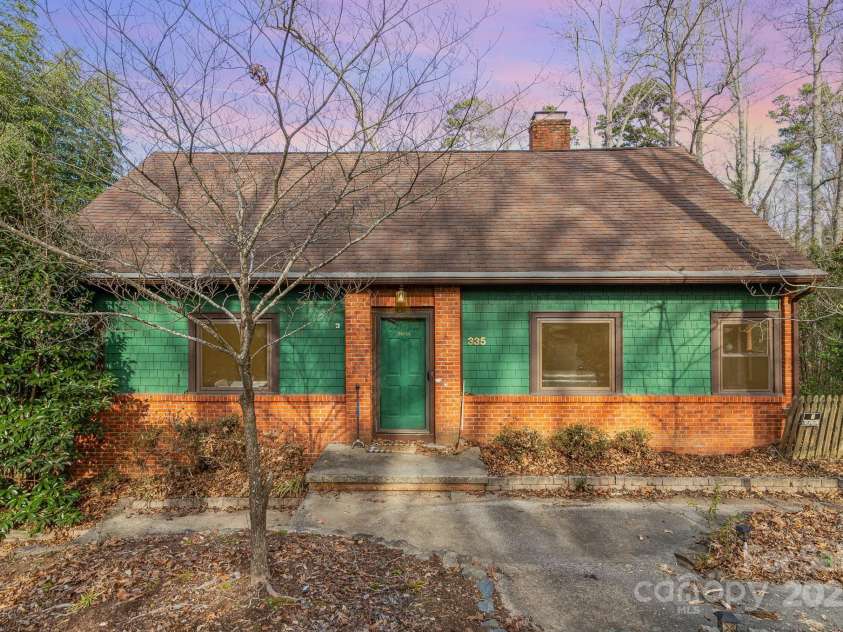 335 Summit Court, Concord, NC 28025.  MLS# CAR4267203, YatesRealty ID 17294. 