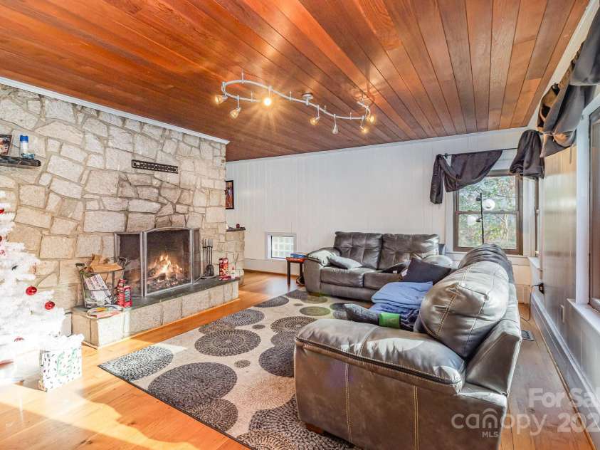 335 Summit Court, Concord, NC 28025.  MLS# CAR4267203, YatesRealty ID 17294. 