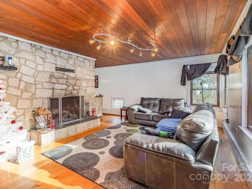 335 Summit Court, Concord, NC 28025.  MLS# CAR4267203, YatesRealty ID 17294. 