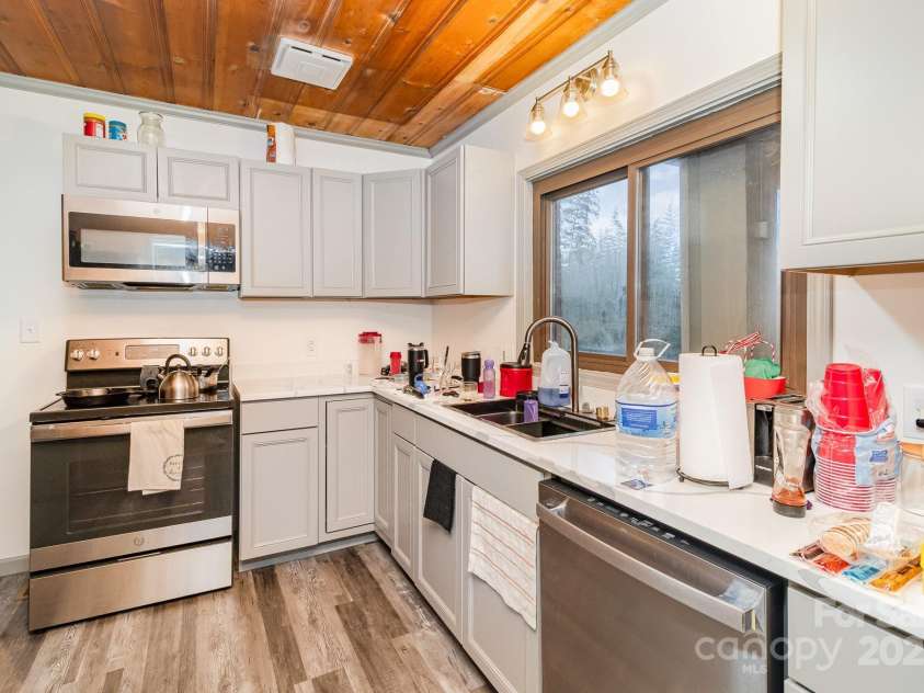 335 Summit Court, Concord, NC 28025.  MLS# CAR4267203, YatesRealty ID 17294. 