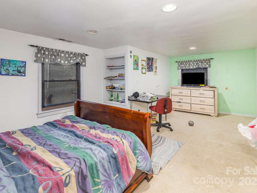 335 Summit Court, Concord, NC 28025.  MLS# CAR4267203, YatesRealty ID 17294. 