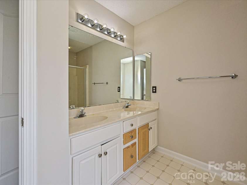 13623 Christian Tyler Court, Charlotte, NC 28278.  MLS# CAR4355131, YatesRealty ID 17295. 