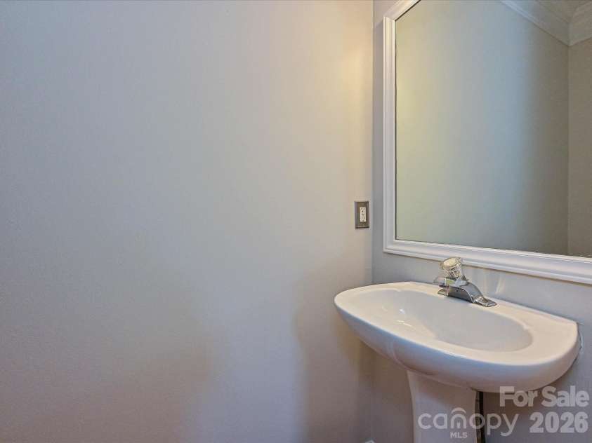 13623 Christian Tyler Court, Charlotte, NC 28278.  MLS# CAR4355131, YatesRealty ID 17295. Half bath on main