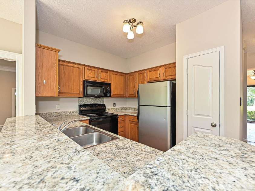 13623 Christian Tyler Court, Charlotte, NC 28278.  MLS# CAR4355131, YatesRealty ID 17295. Kitchen