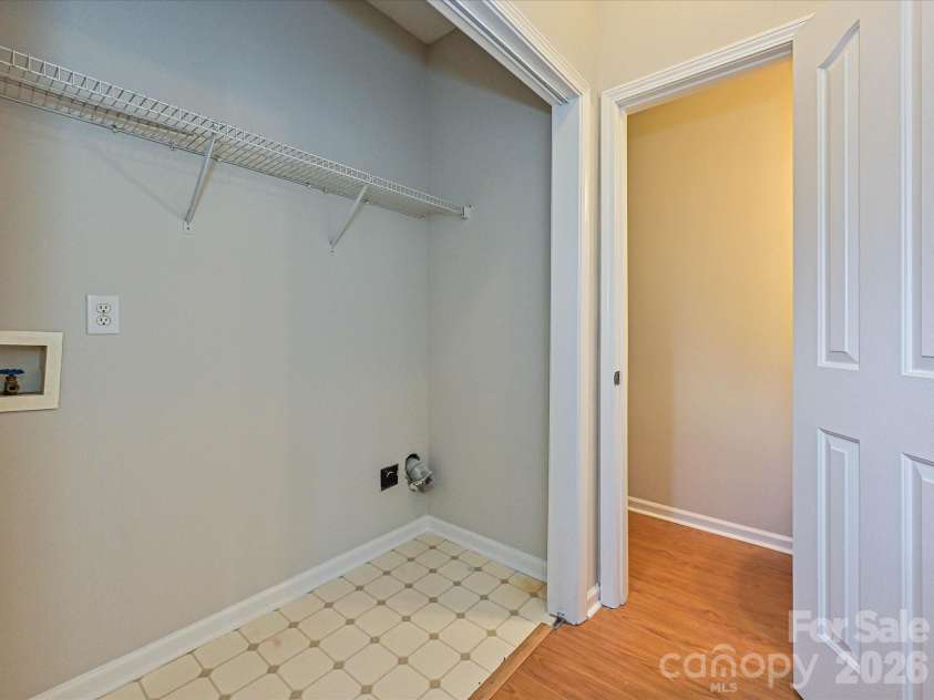 13623 Christian Tyler Court, Charlotte, NC 28278.  MLS# CAR4355131, YatesRealty ID 17295. Laundry on main