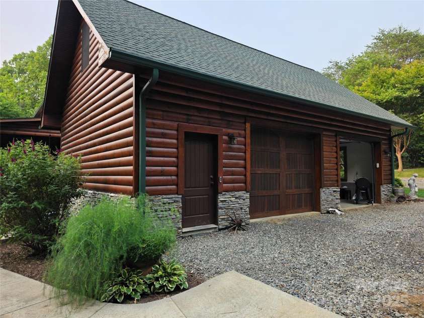 320 Estes Farm Trail, Eden, NC 27288.  MLS# CAR4266379, YatesRealty ID 17295. 