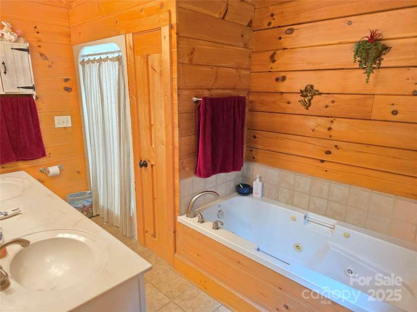 320 Estes Farm Trail, Eden, NC 27288.  MLS# CAR4266379, YatesRealty ID 17295. 