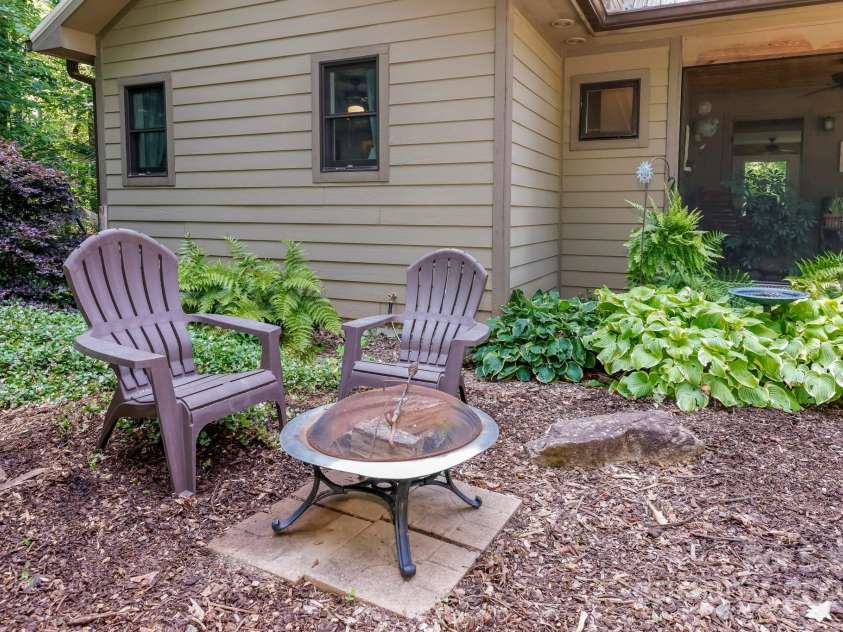 309 Willow Lakes Drive, Rutherfordton, NC 28139.  MLS# CAR4266550, YatesRealty ID 17296. 