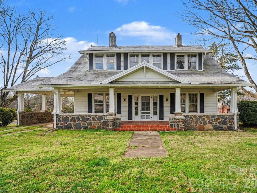402 Main Street, Boonville, NC 27011.  MLS# CAR4367757, YatesRealty ID 17296. 
