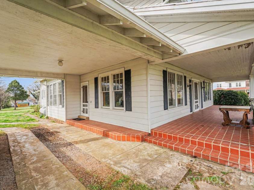 402 Main Street, Boonville, NC 27011.  MLS# CAR4367757, YatesRealty ID 17296. 