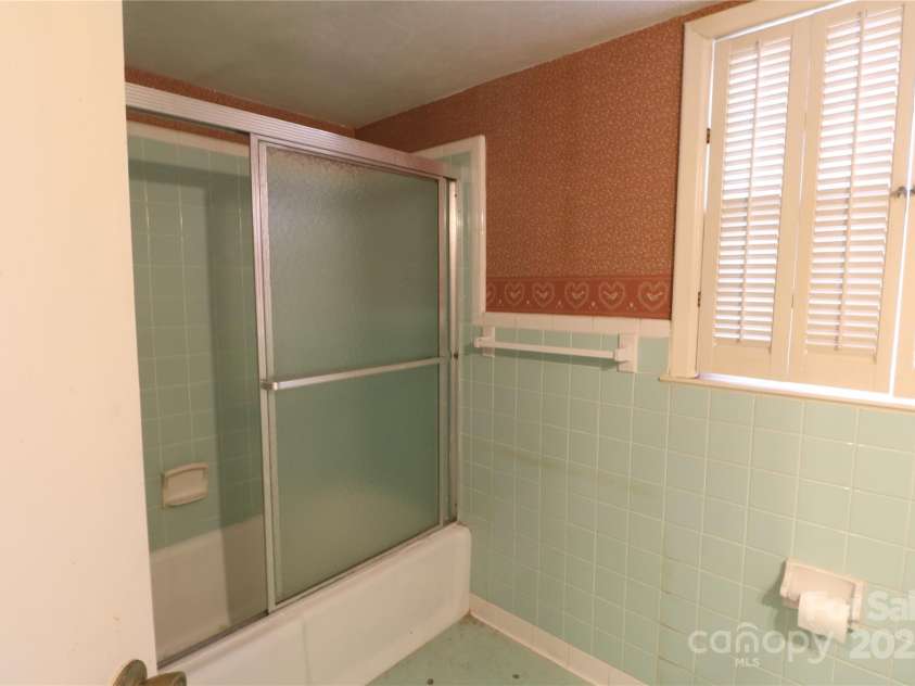 170 Heritage Lane, Salisbury, NC 28147.  MLS# CAR4263869, YatesRealty ID 17299. Basement bathroom