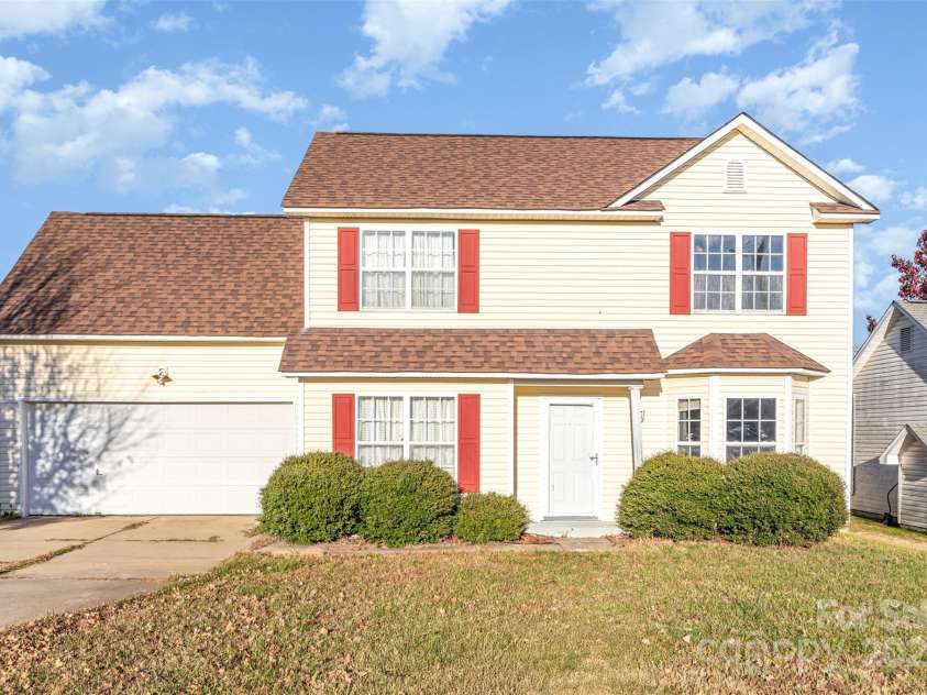 5812 Autumn Trace Lane, Indian Trail, NC 28079.  MLS# CAR4320422, YatesRealty ID 17299. 
