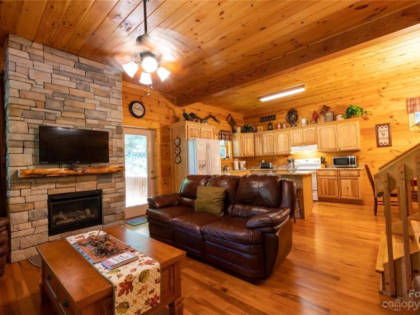 120 Brookwood Lane, Burnsville, NC 28714.  MLS# CAR4047789, YatesRealty ID 173. 