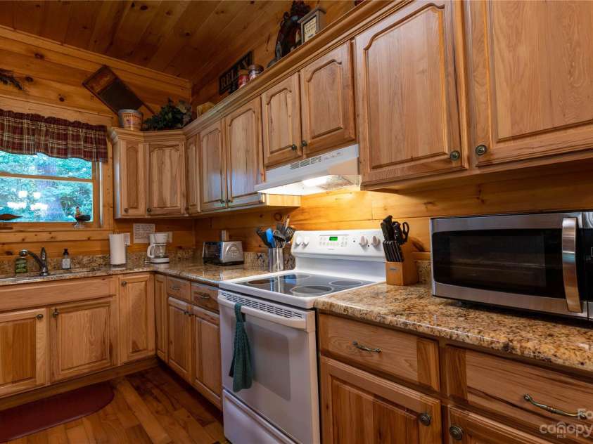 120 Brookwood Lane, Burnsville, NC 28714.  MLS# CAR4047789, YatesRealty ID 173. 