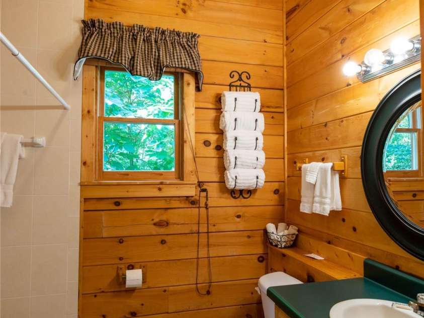 120 Brookwood Lane, Burnsville, NC 28714.  MLS# CAR4047789, YatesRealty ID 173. 