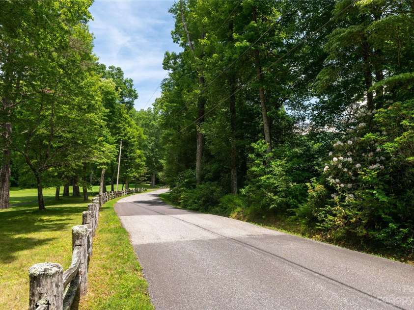 120 Brookwood Lane, Burnsville, NC 28714.  MLS# CAR4047789, YatesRealty ID 173. 