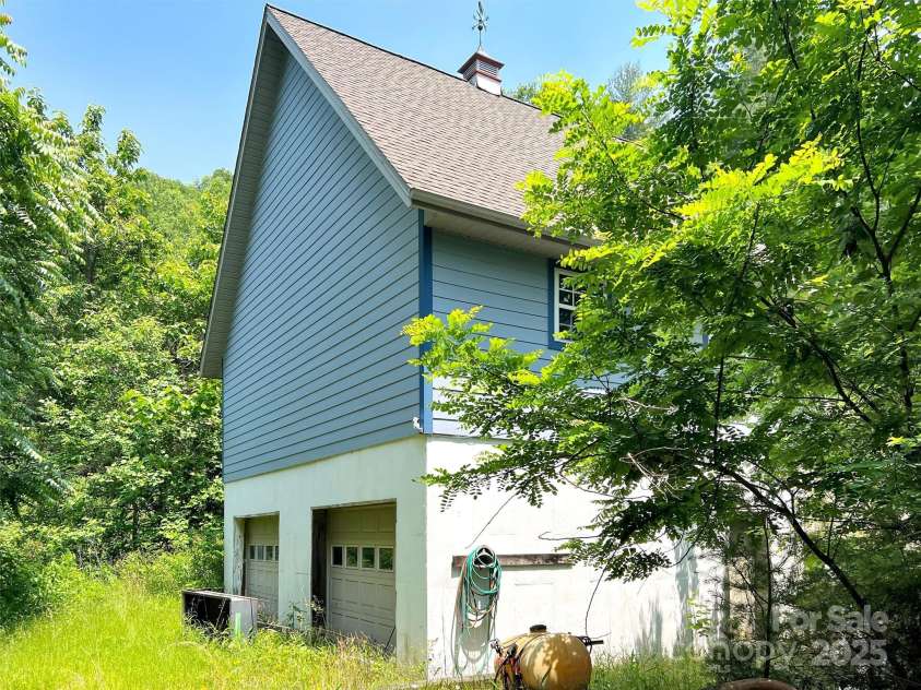 1592 Piney Hill Road, Burnsville, NC 28714.  MLS# CAR4269661, YatesRealty ID 173. 