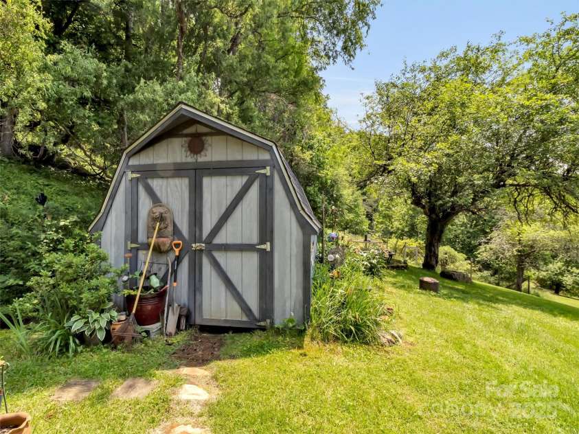 1592 Piney Hill Road, Burnsville, NC 28714.  MLS# CAR4269661, YatesRealty ID 173. 