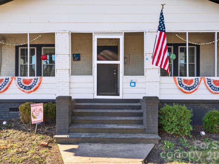 121 Holland Street, Gaffney, SC 29341.  MLS# CAR4346249, YatesRealty ID 1730. 