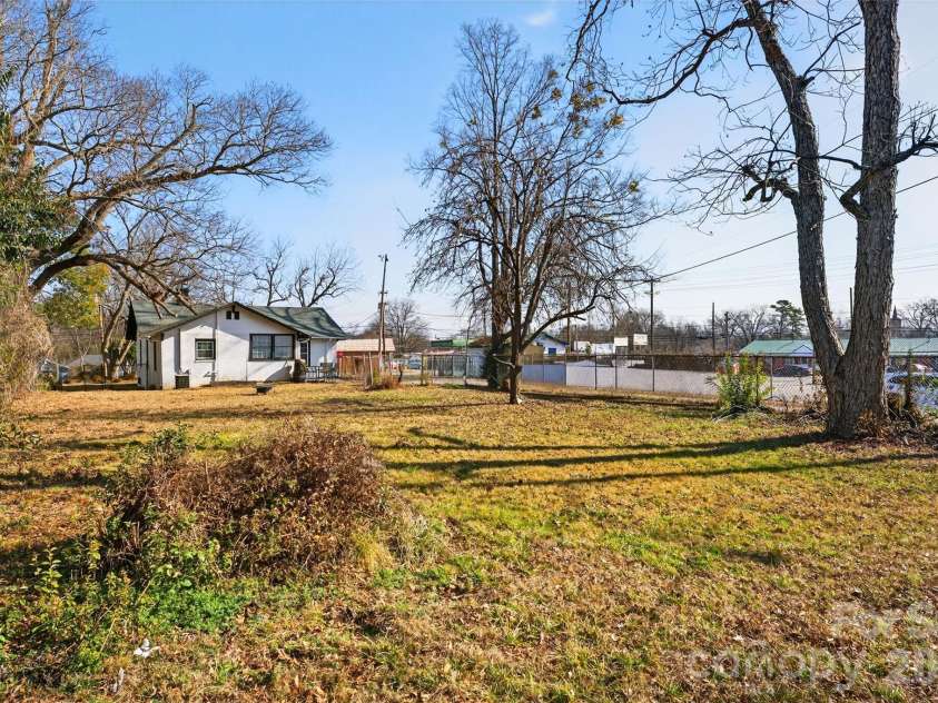 121 Holland Street, Gaffney, SC 29341.  MLS# CAR4346249, YatesRealty ID 1730. 
