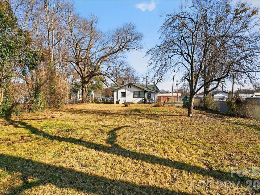 121 Holland Street, Gaffney, SC 29341.  MLS# CAR4346249, YatesRealty ID 1730. 