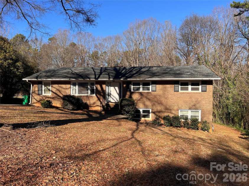 7004 Delisa Drive, Charlotte, NC 28214.  MLS# CAR4373171, YatesRealty ID 17300. 